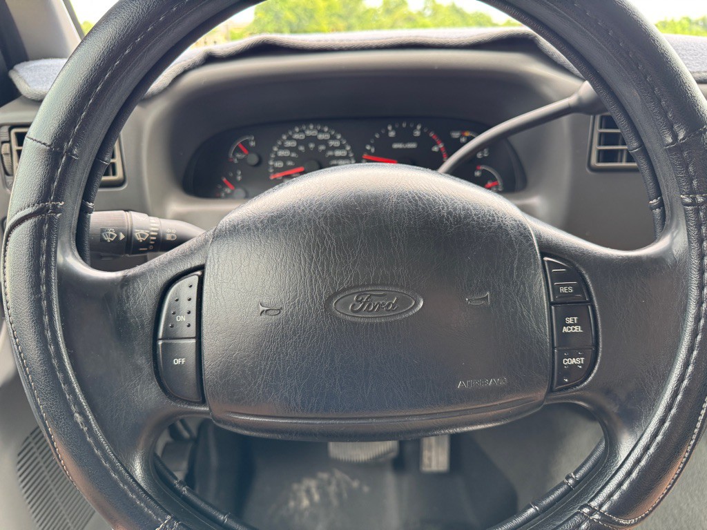 2002 Ford F-350 Image 30