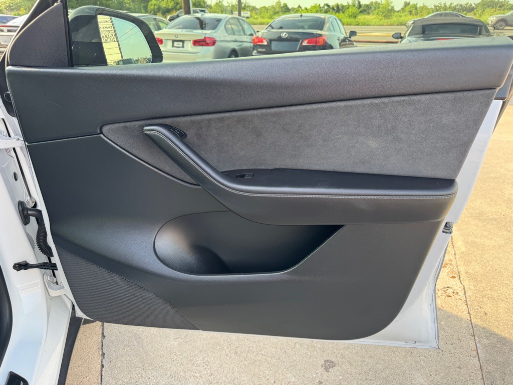 2021 Tesla Model Y Image 25