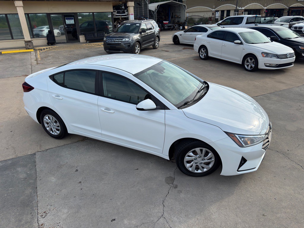 2020 Hyundai Elantra Image 3