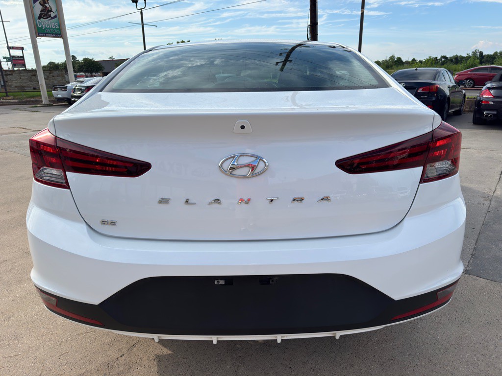 2020 Hyundai Elantra Image 10
