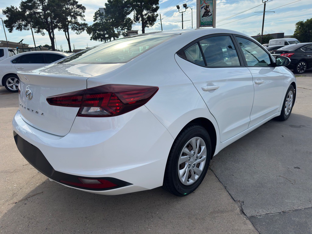 2020 Hyundai Elantra Image 11
