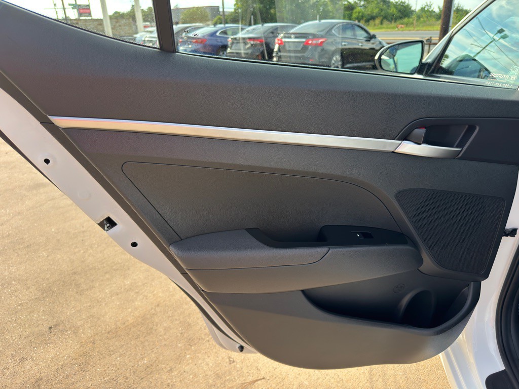 2020 Hyundai Elantra Image 16