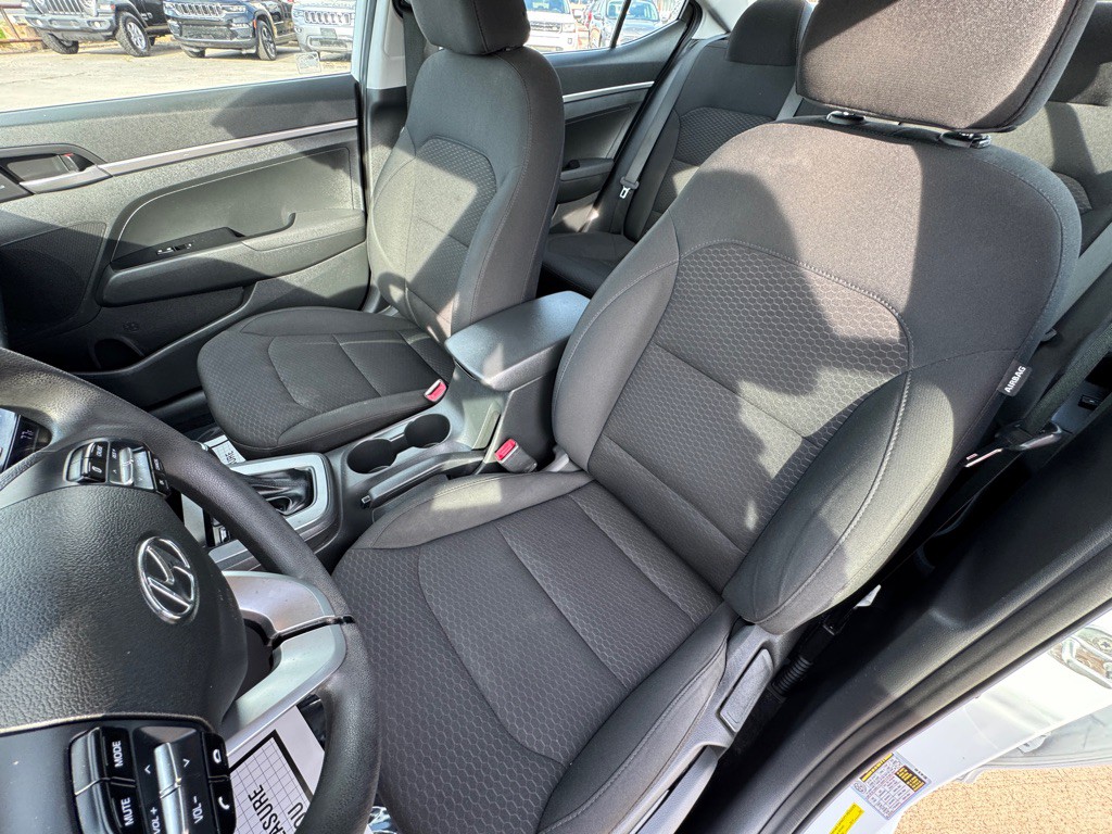 2020 Hyundai Elantra Image 23