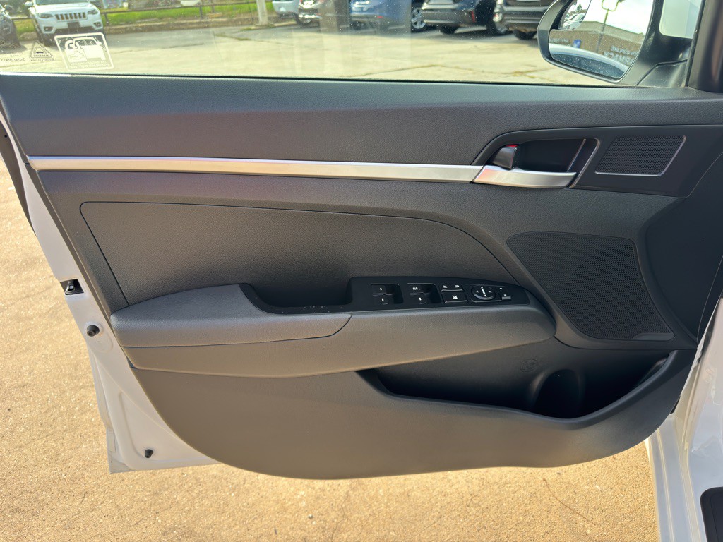 2020 Hyundai Elantra Image 25