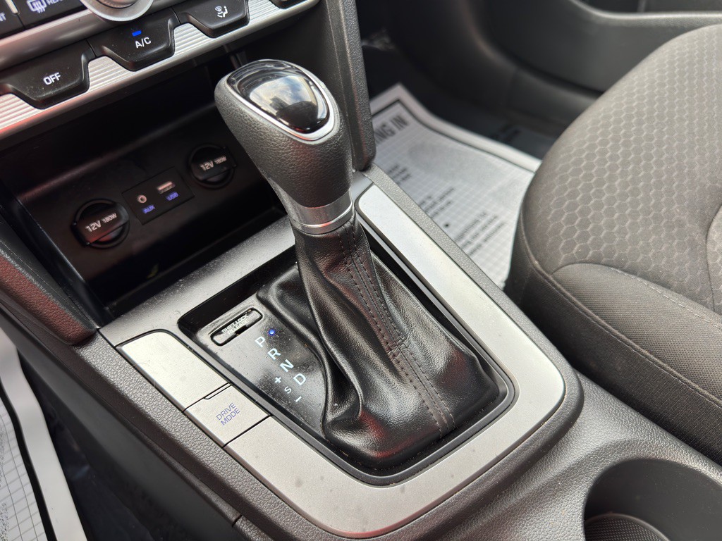 2020 Hyundai Elantra Image 31