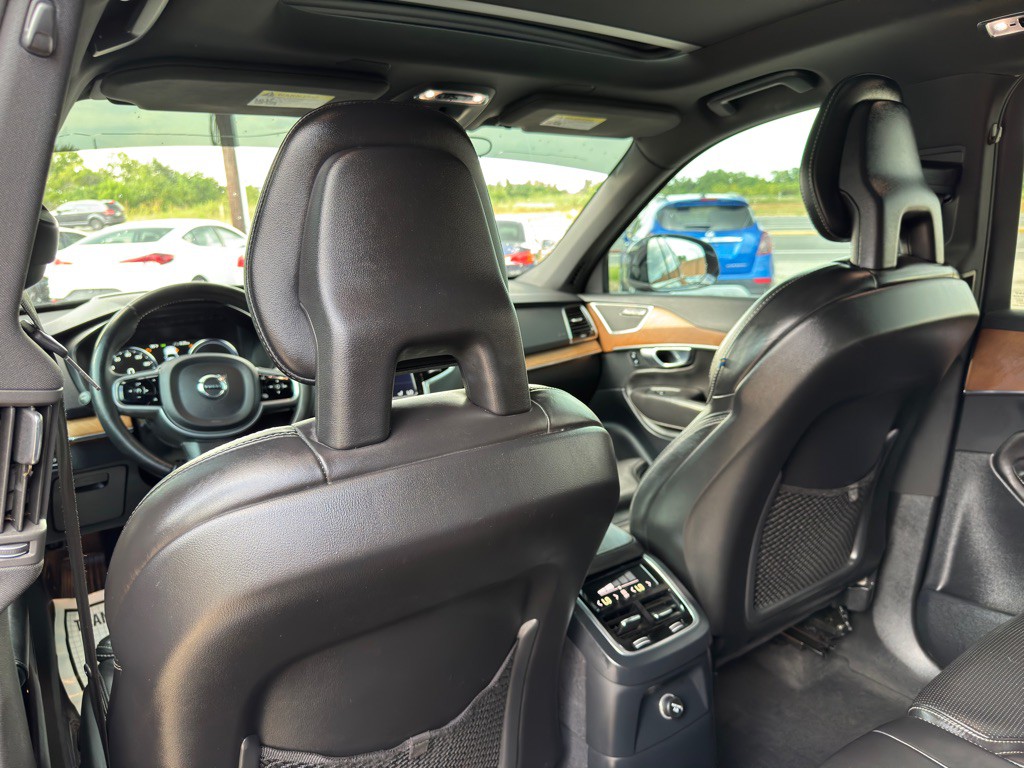 2017 Volvo XC90 Image 16