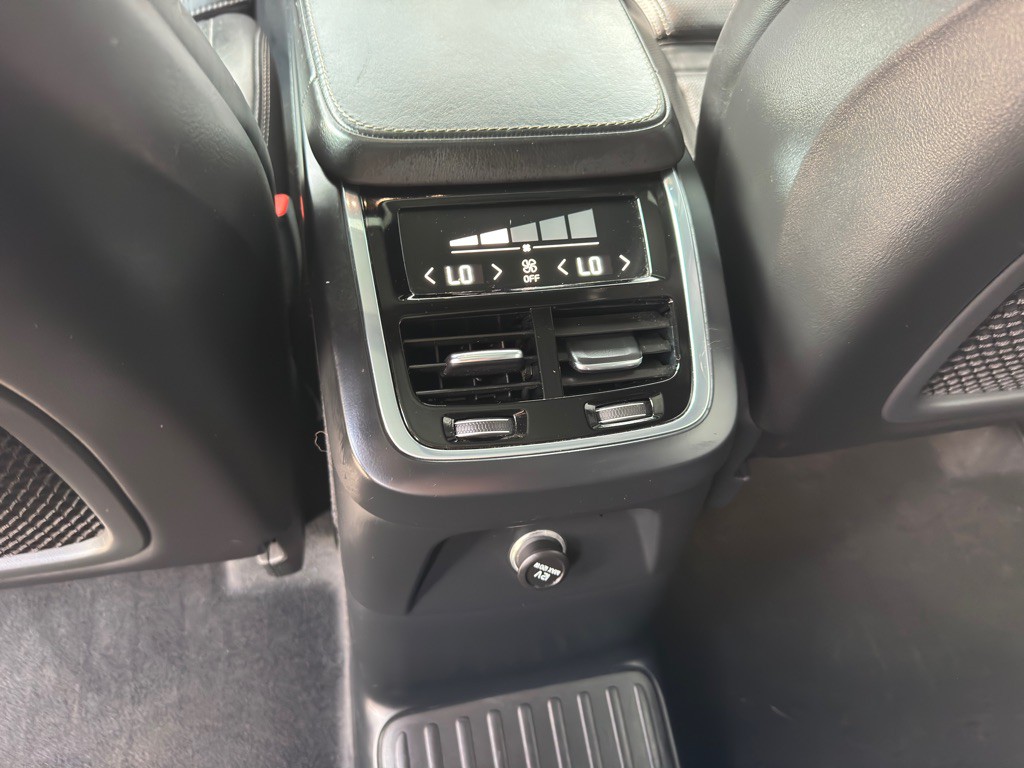 2017 Volvo XC90 Image 17