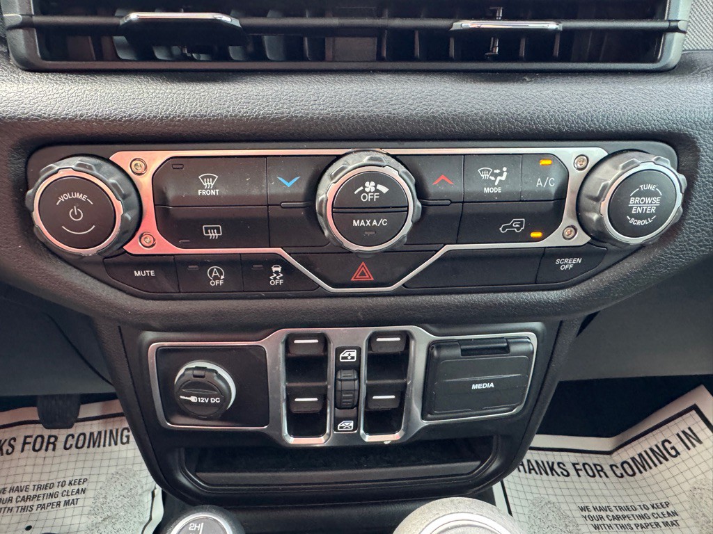 2025 Jeep Wrangler Image 32