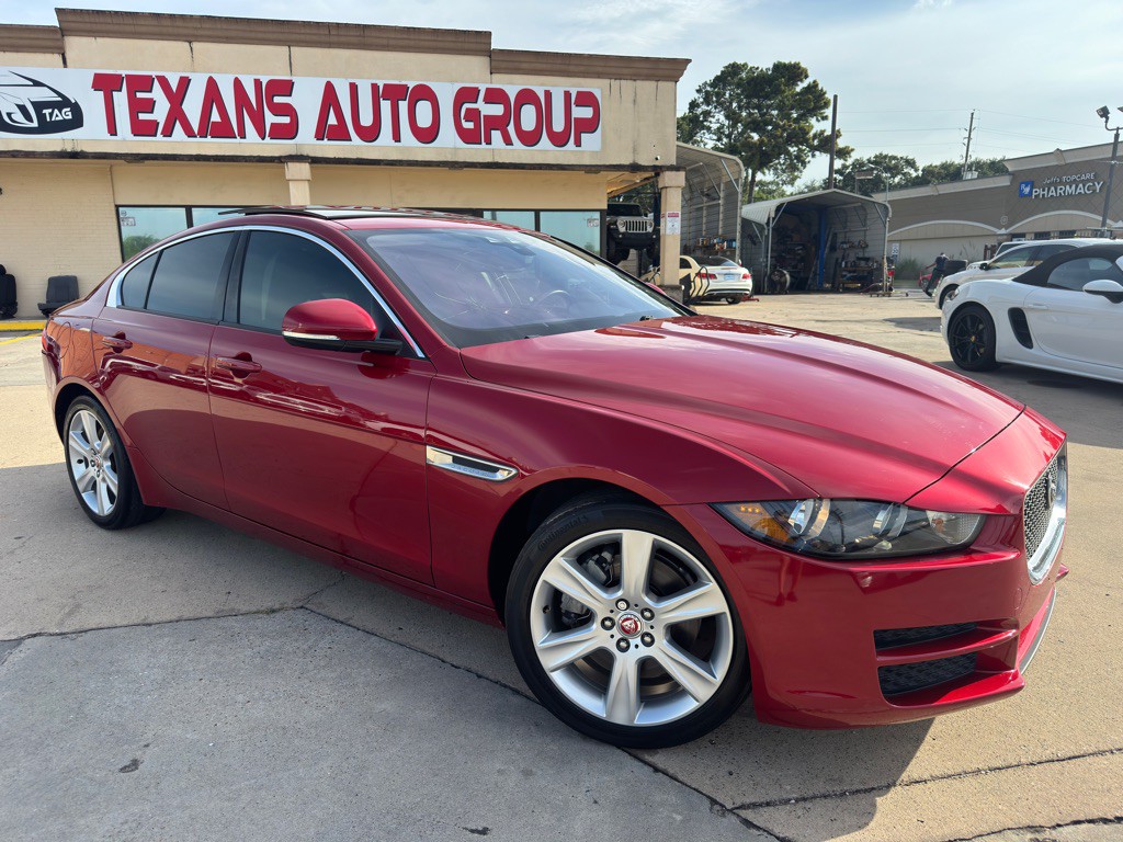 2017 Jaguar XE Image 2