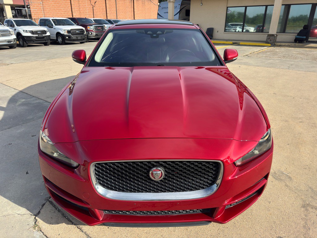 2017 Jaguar XE Image 5