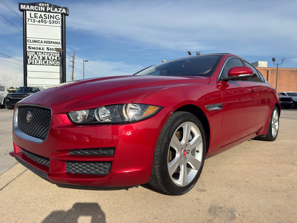 2017 Jaguar XE Image 6