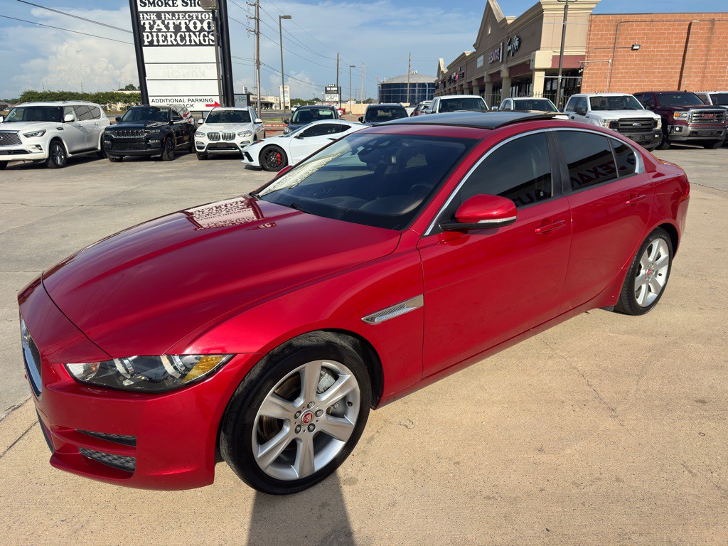 2017 Jaguar XE Image 7