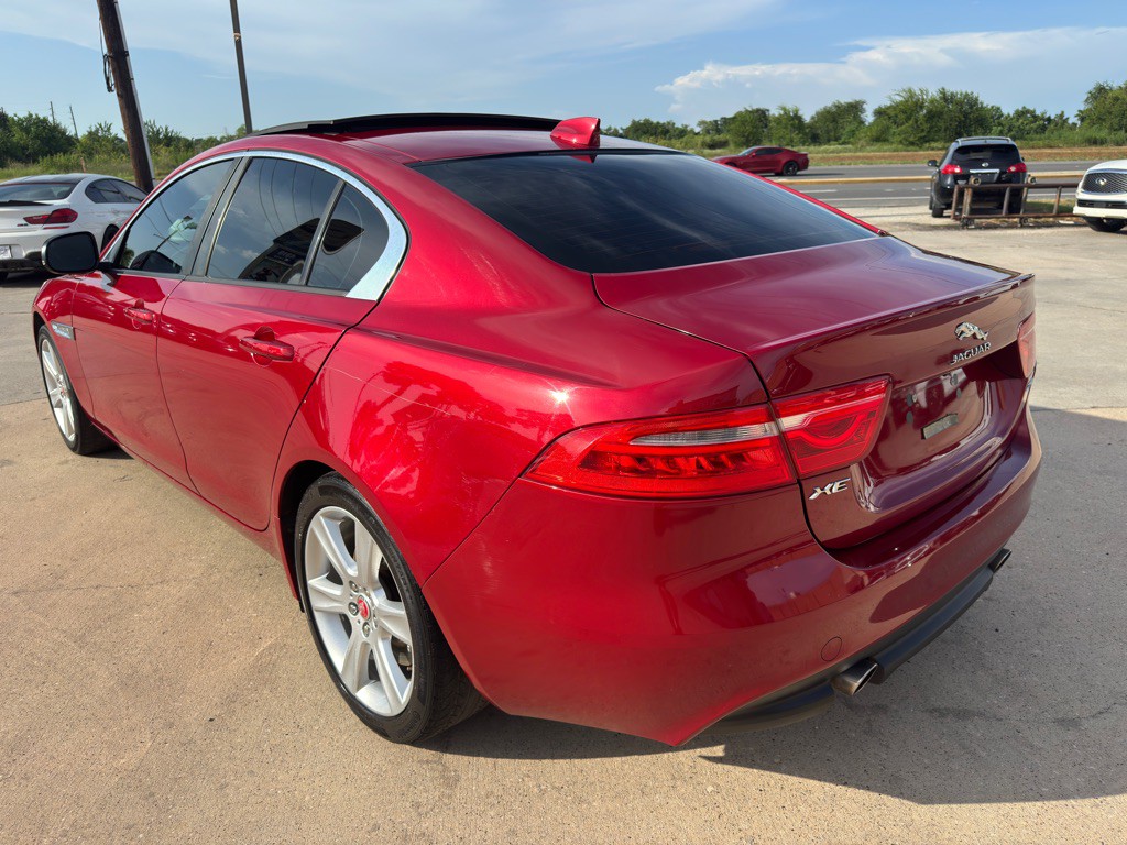 2017 Jaguar XE Image 9