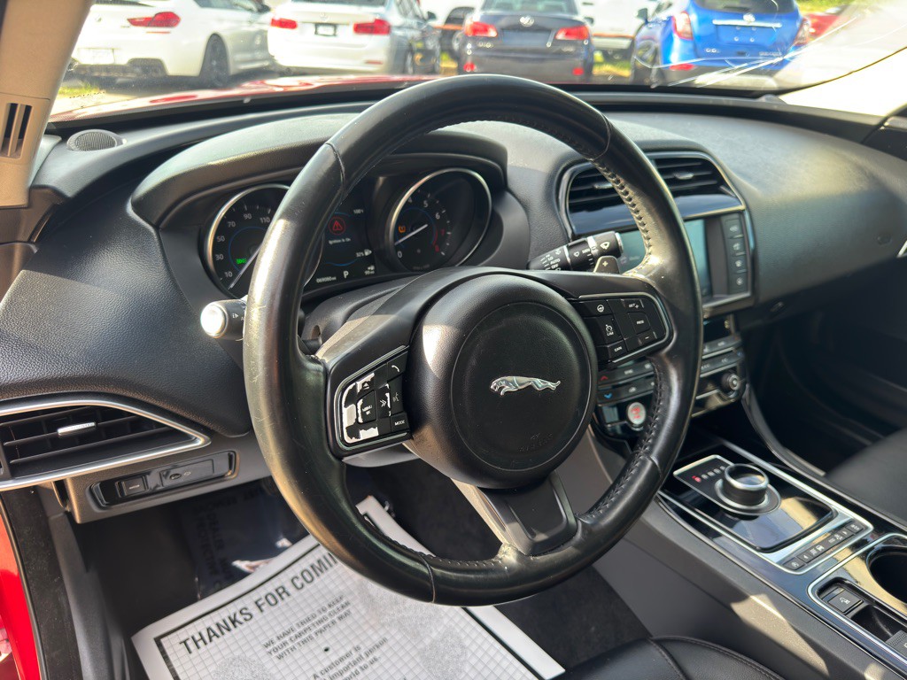 2017 Jaguar XE Image 25