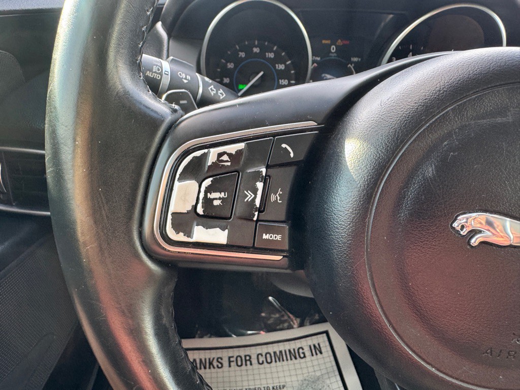 2017 Jaguar XE Image 34