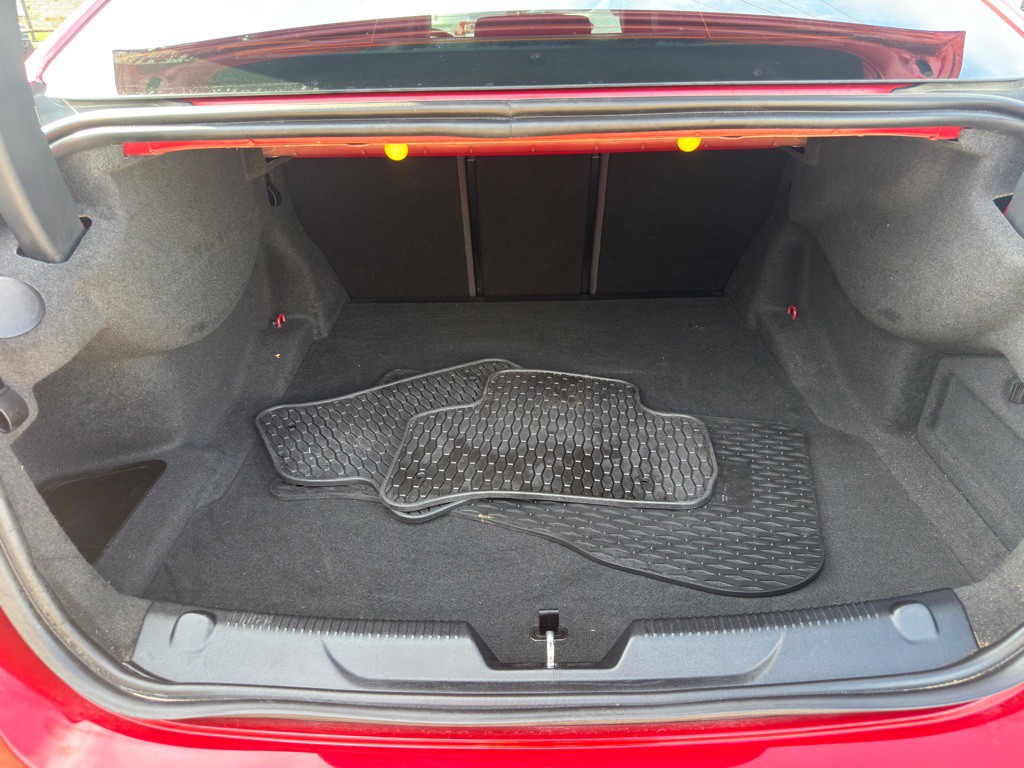2017 Jaguar XE Image 36