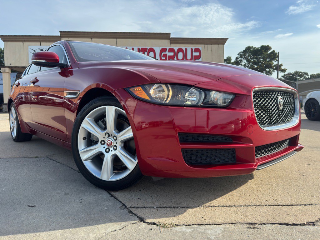2017 Jaguar XE Image 37