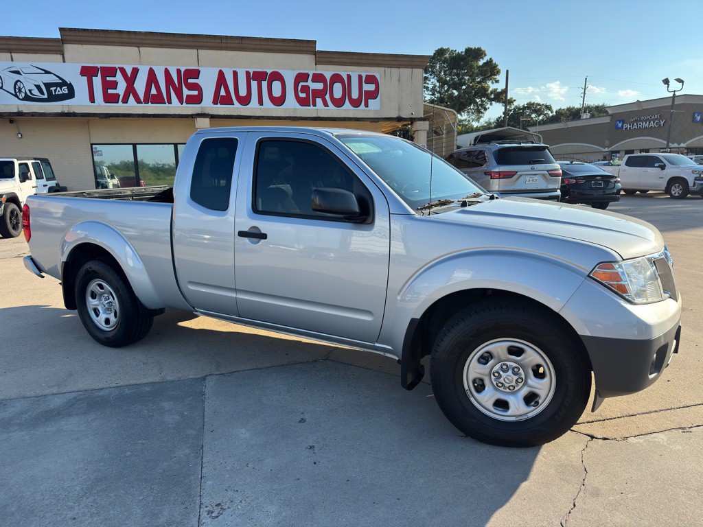 2020 Nissan Frontier Image 2