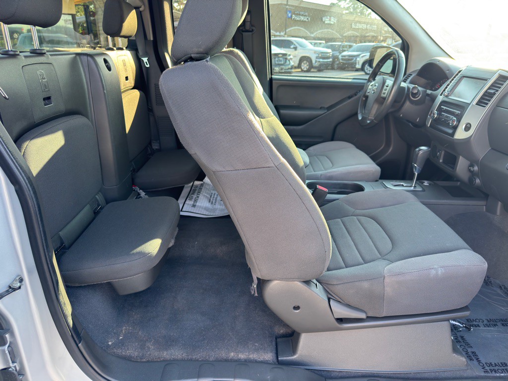 2020 Nissan Frontier Image 17