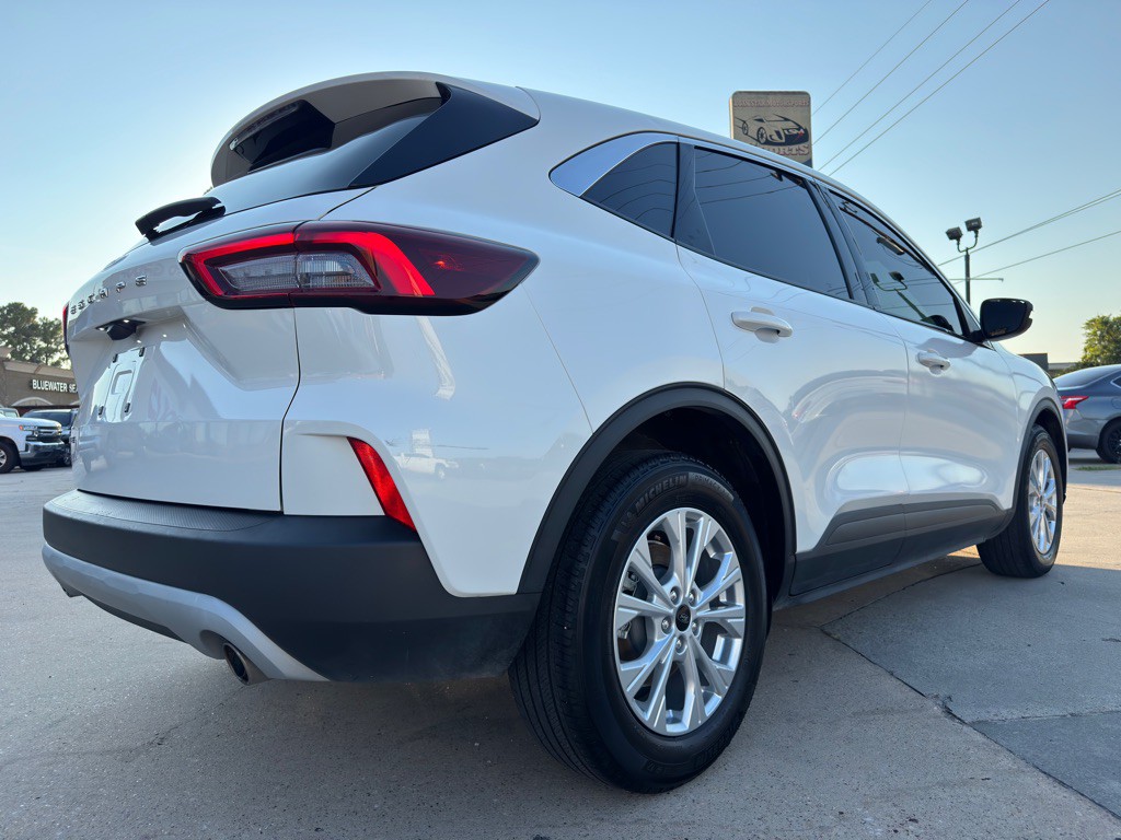 2023 Ford Escape Image 11