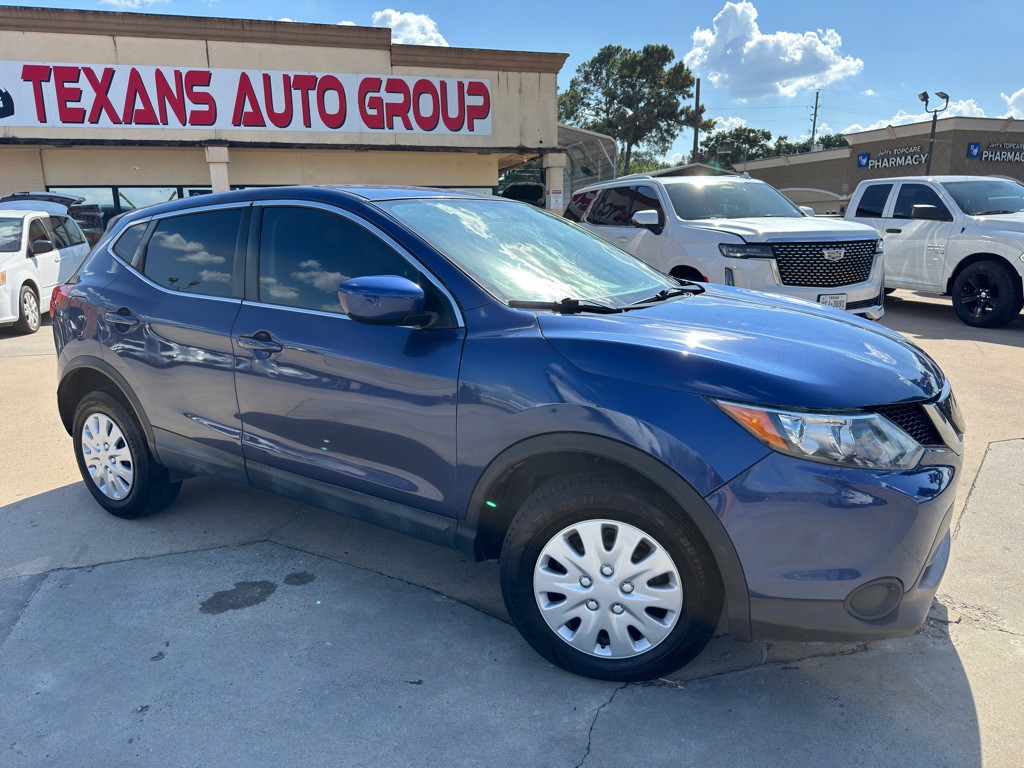 2019 Nissan Rogue Image 2