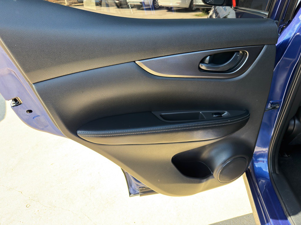 2019 Nissan Rogue Image 16
