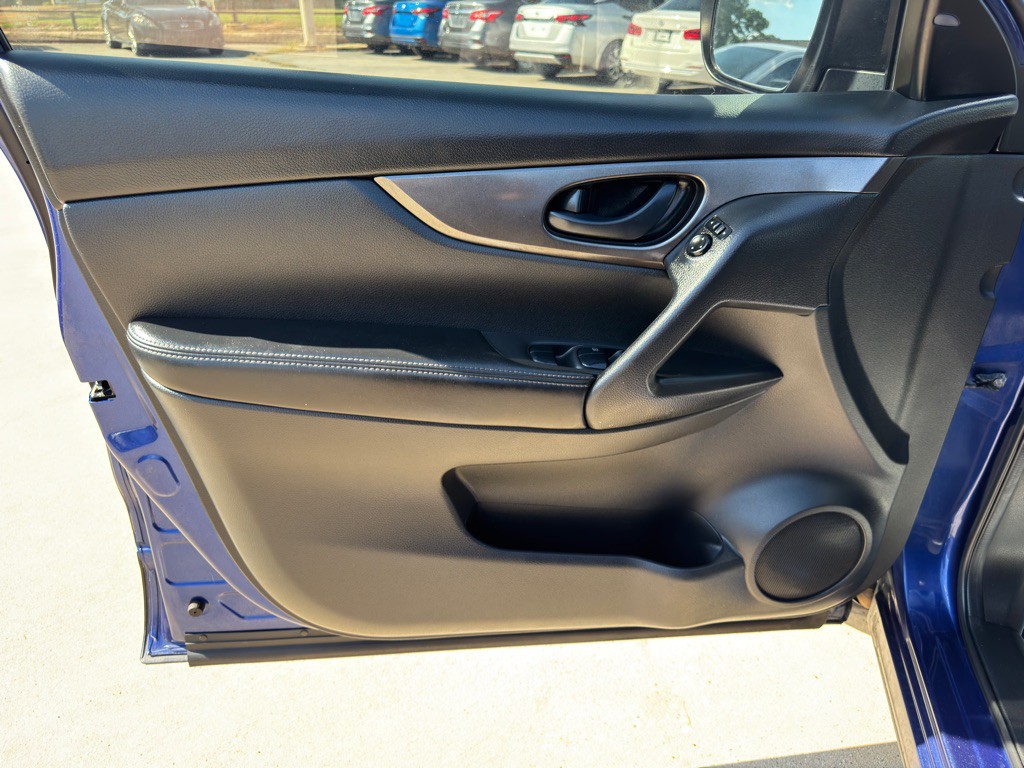 2019 Nissan Rogue Image 25