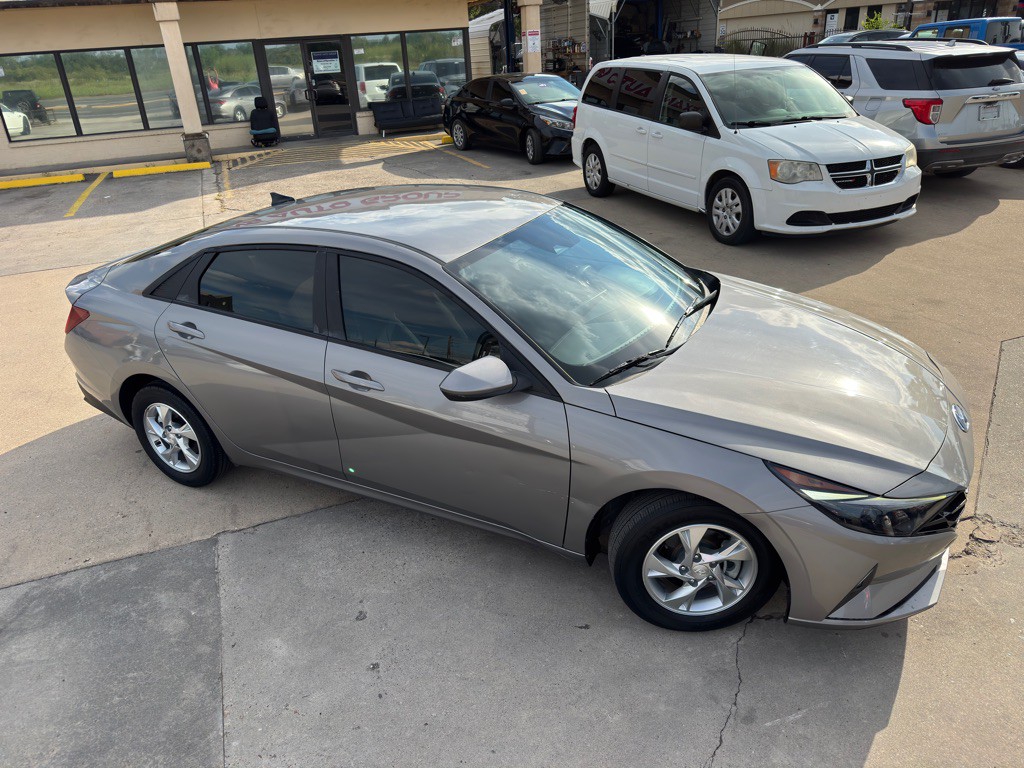 2023 Hyundai Elantra Image 3