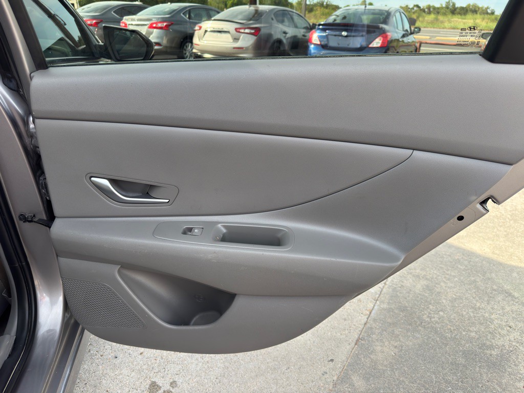 2023 Hyundai Elantra Image 18