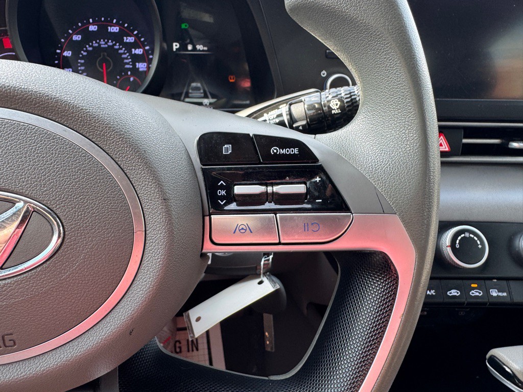 2023 Hyundai Elantra Image 28