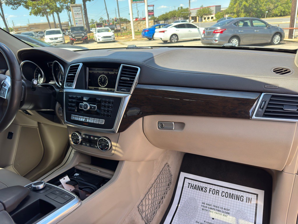2016 Mercedes-Benz GL-Class Image 24