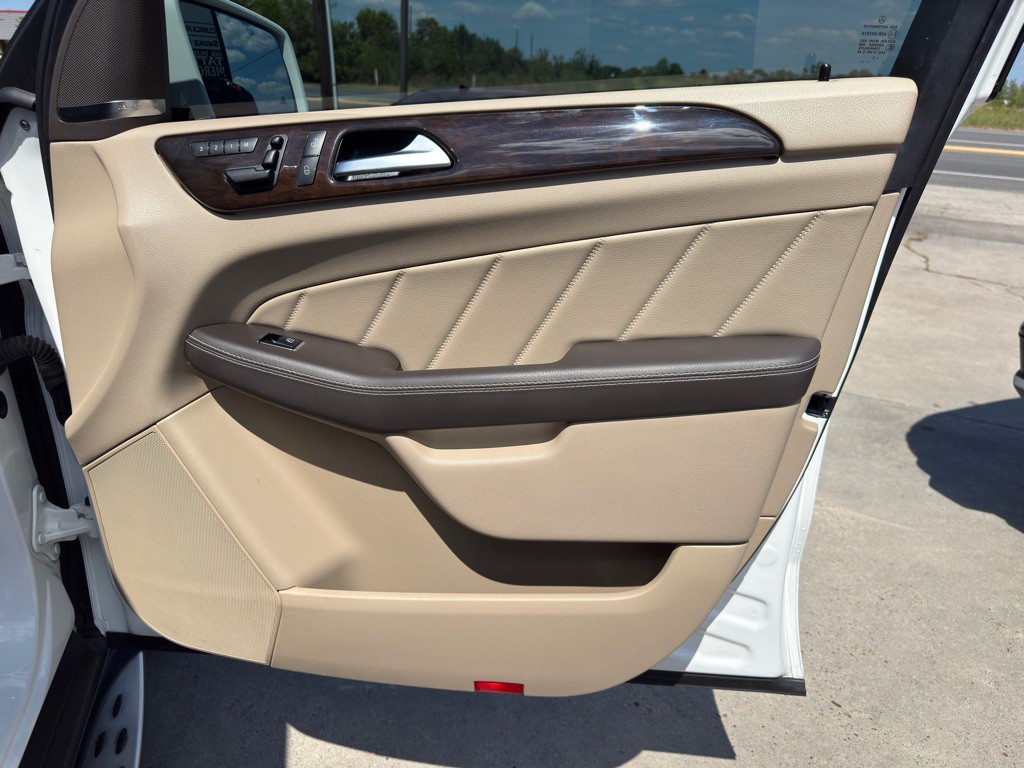 2016 Mercedes-Benz GL-Class Image 25