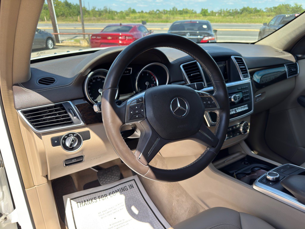 2016 Mercedes-Benz GL-Class Image 27