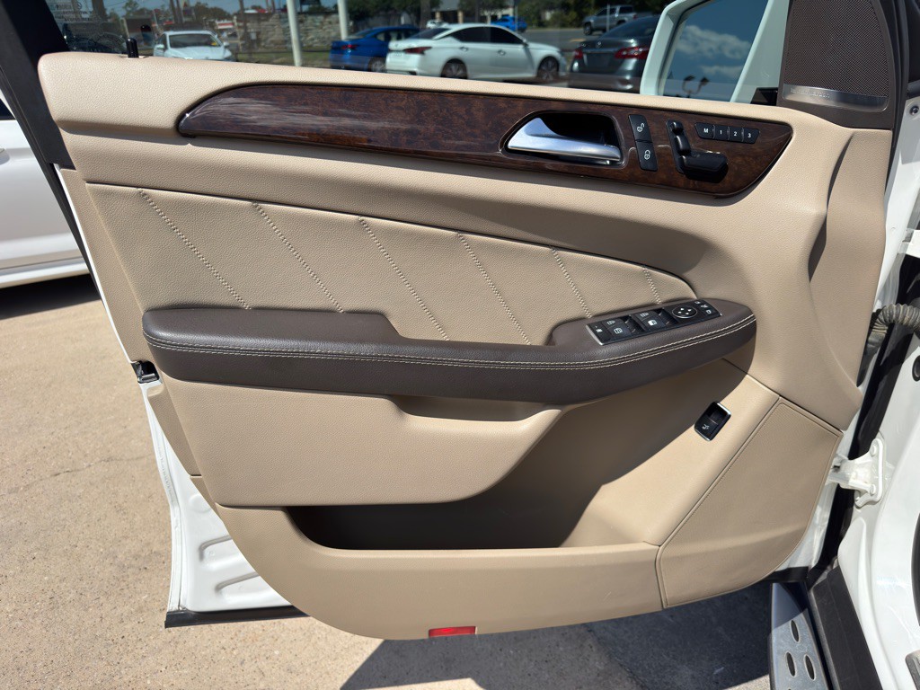2016 Mercedes-Benz GL-Class Image 28