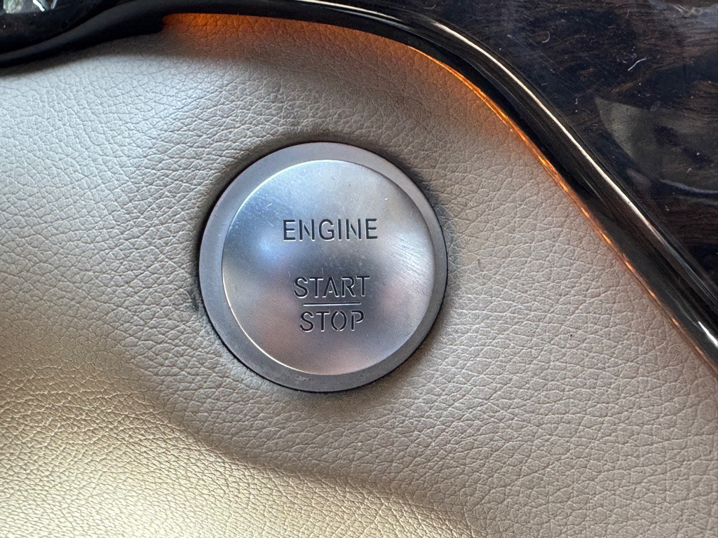 2016 Mercedes-Benz GL-Class Image 34