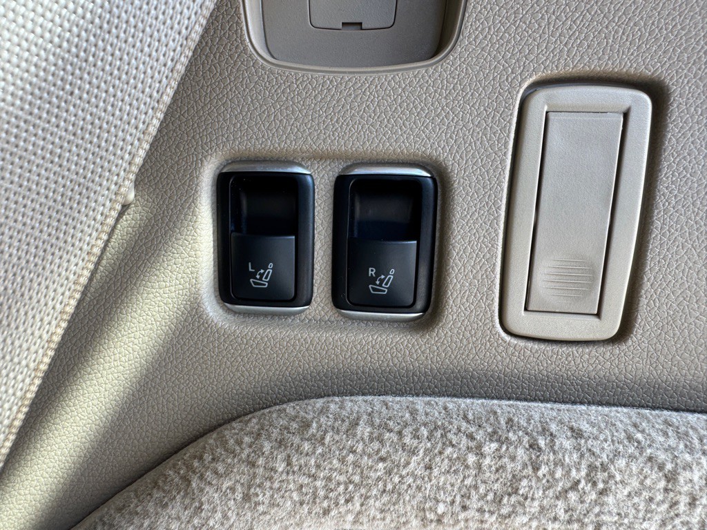 2016 Mercedes-Benz GL-Class Image 40