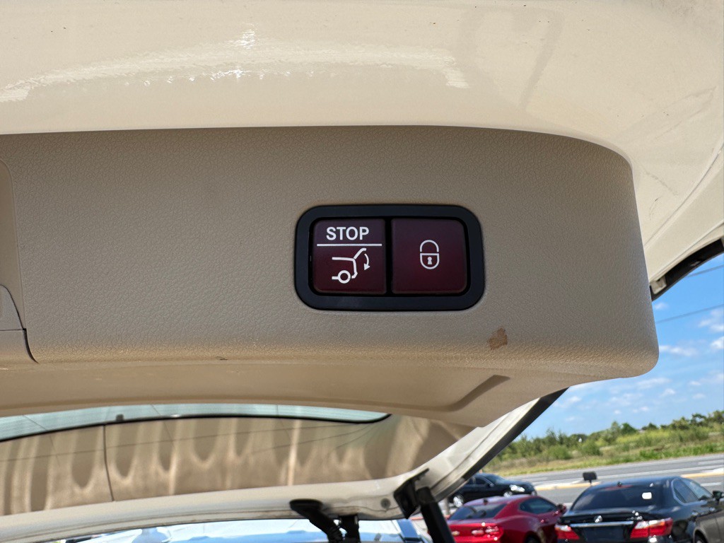 2016 Mercedes-Benz GL-Class Image 41