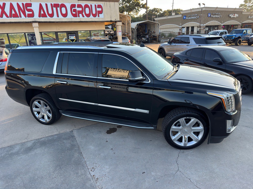 2019 Cadillac Escalade Image 3