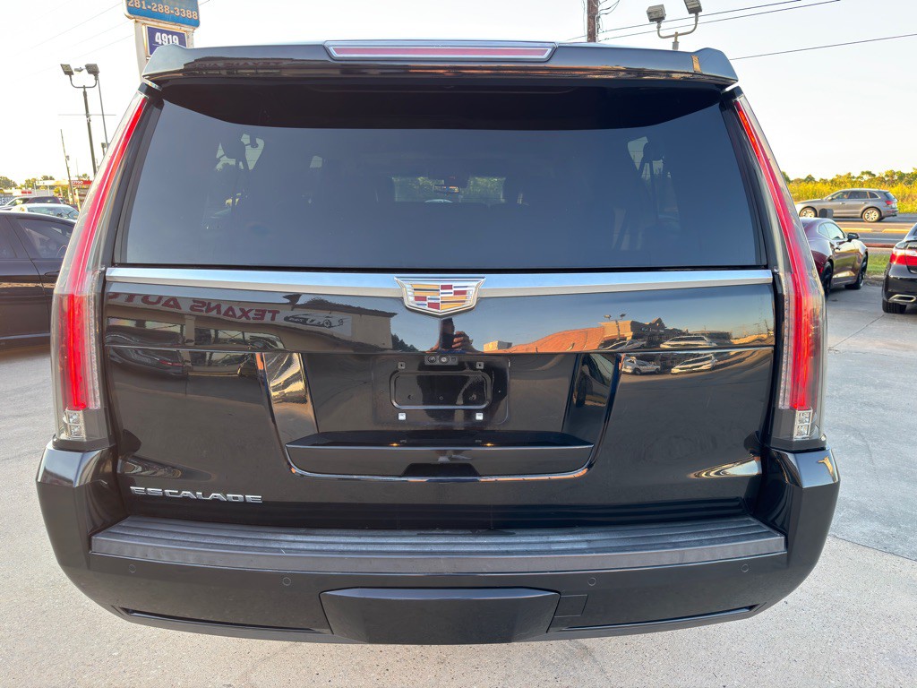 2019 Cadillac Escalade Image 10