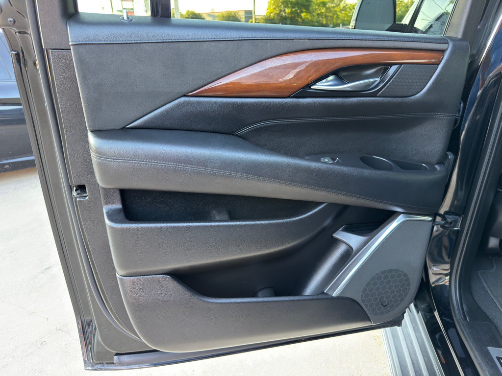 2019 Cadillac Escalade Image 19