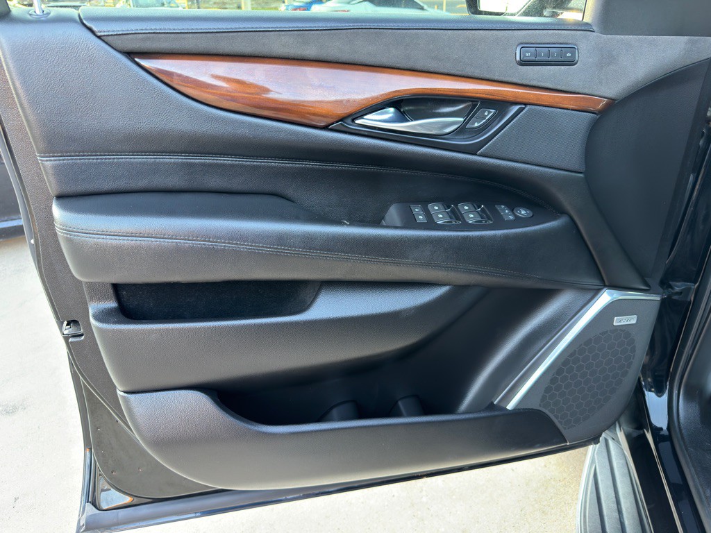 2019 Cadillac Escalade Image 30