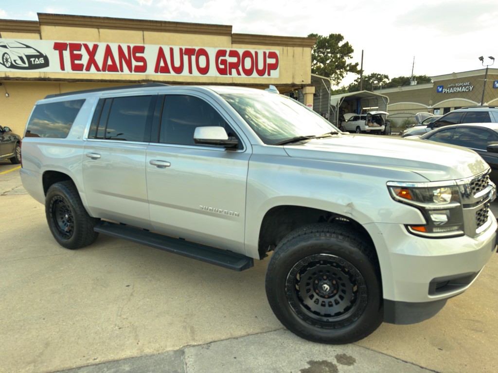 2020 Chevrolet Suburban Image 2