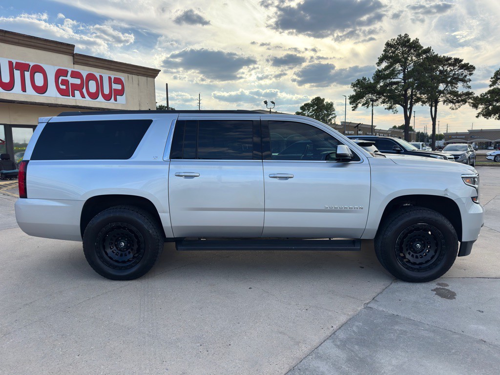 2020 Chevrolet Suburban Image 12