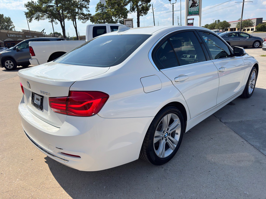 2018 BMW 3 Series Image 11