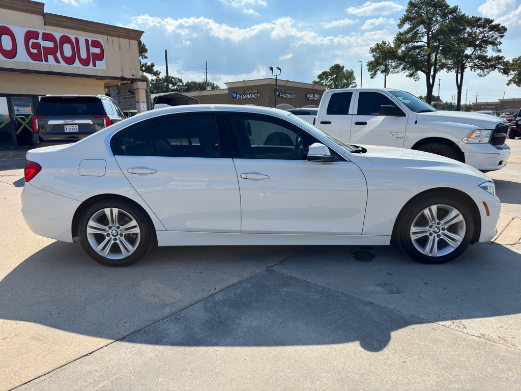 2018 BMW 3 Series Image 12