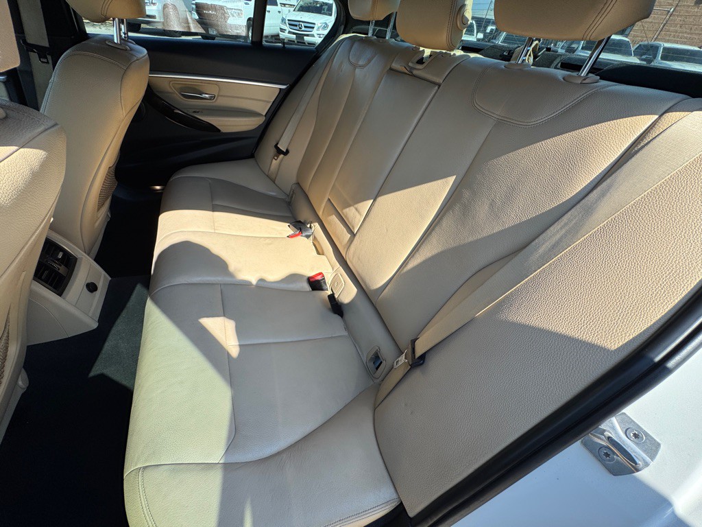 2018 BMW 3 Series Image 15