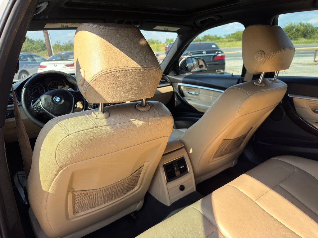 2018 BMW 3 Series Image 16