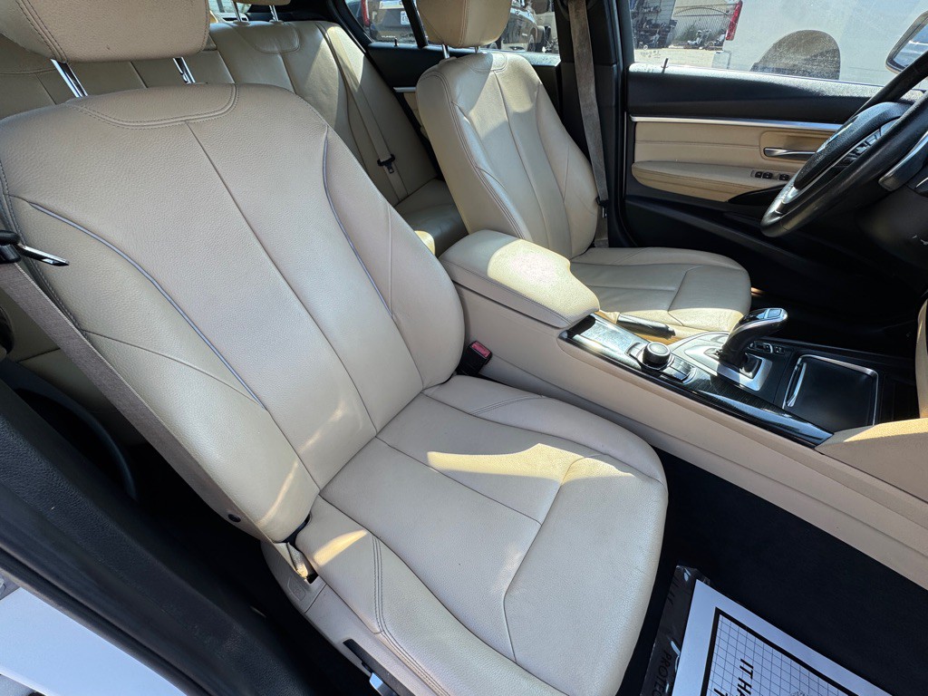 2018 BMW 3 Series Image 21