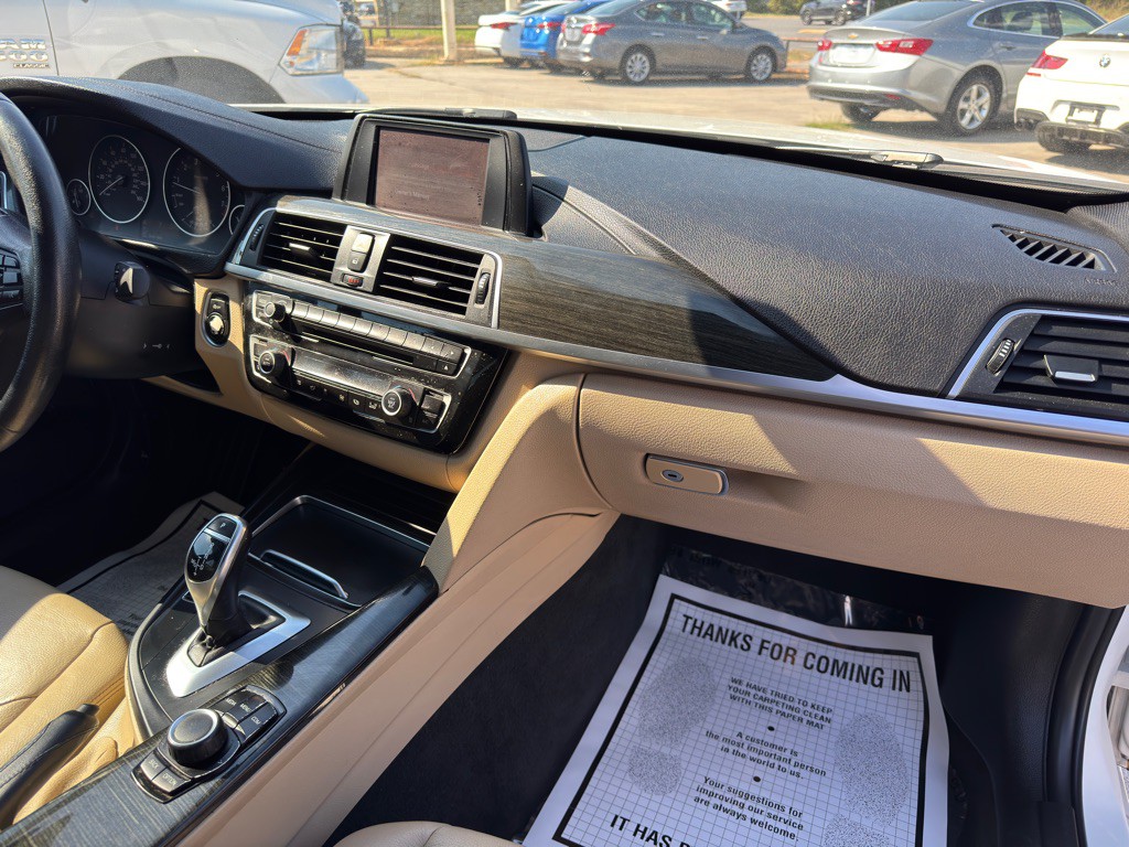 2018 BMW 3 Series Image 22