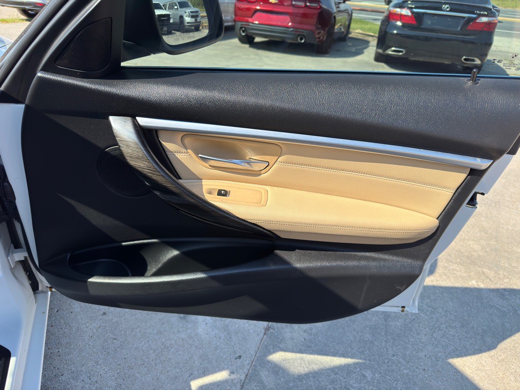 2018 BMW 3 Series Image 23